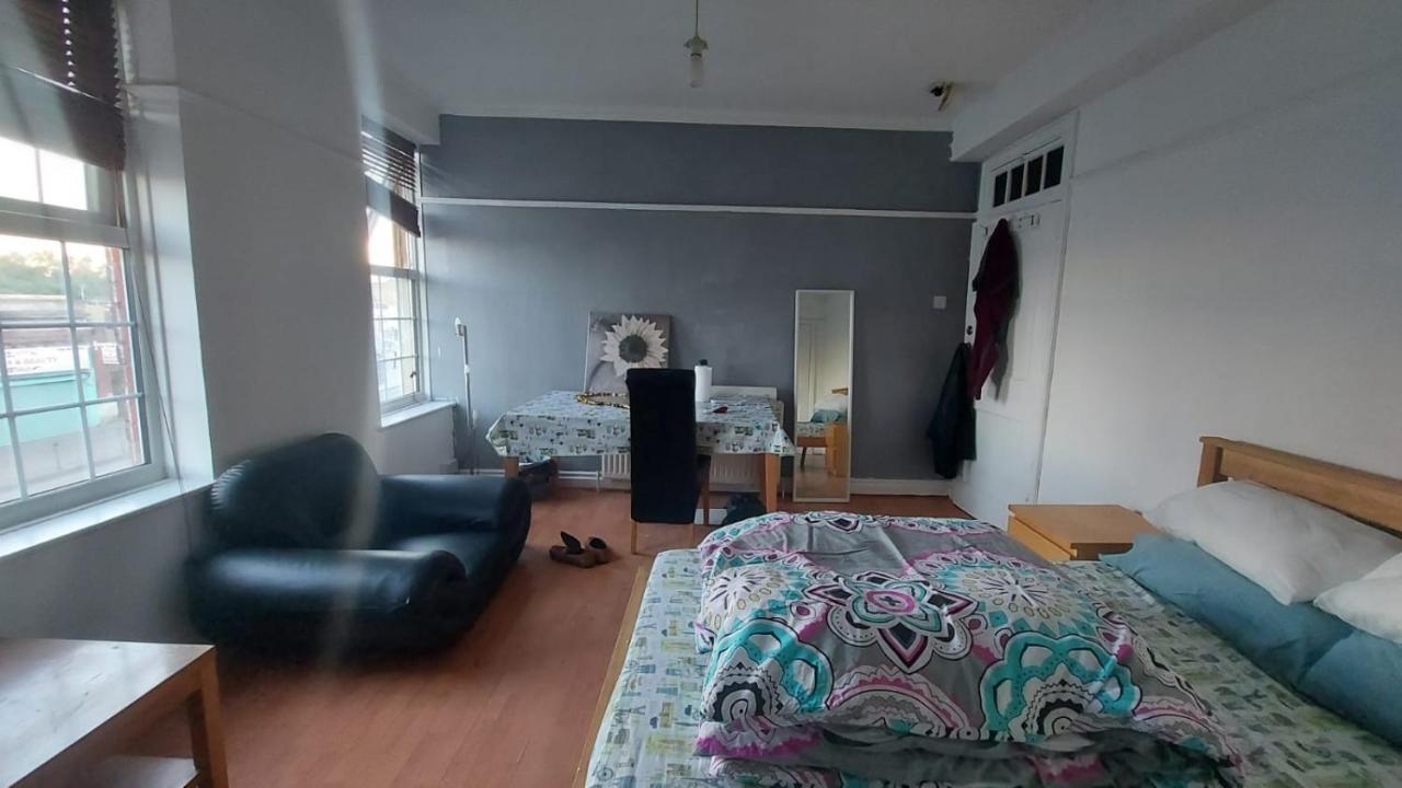 London Edgware Station Apartment Exterior photo
