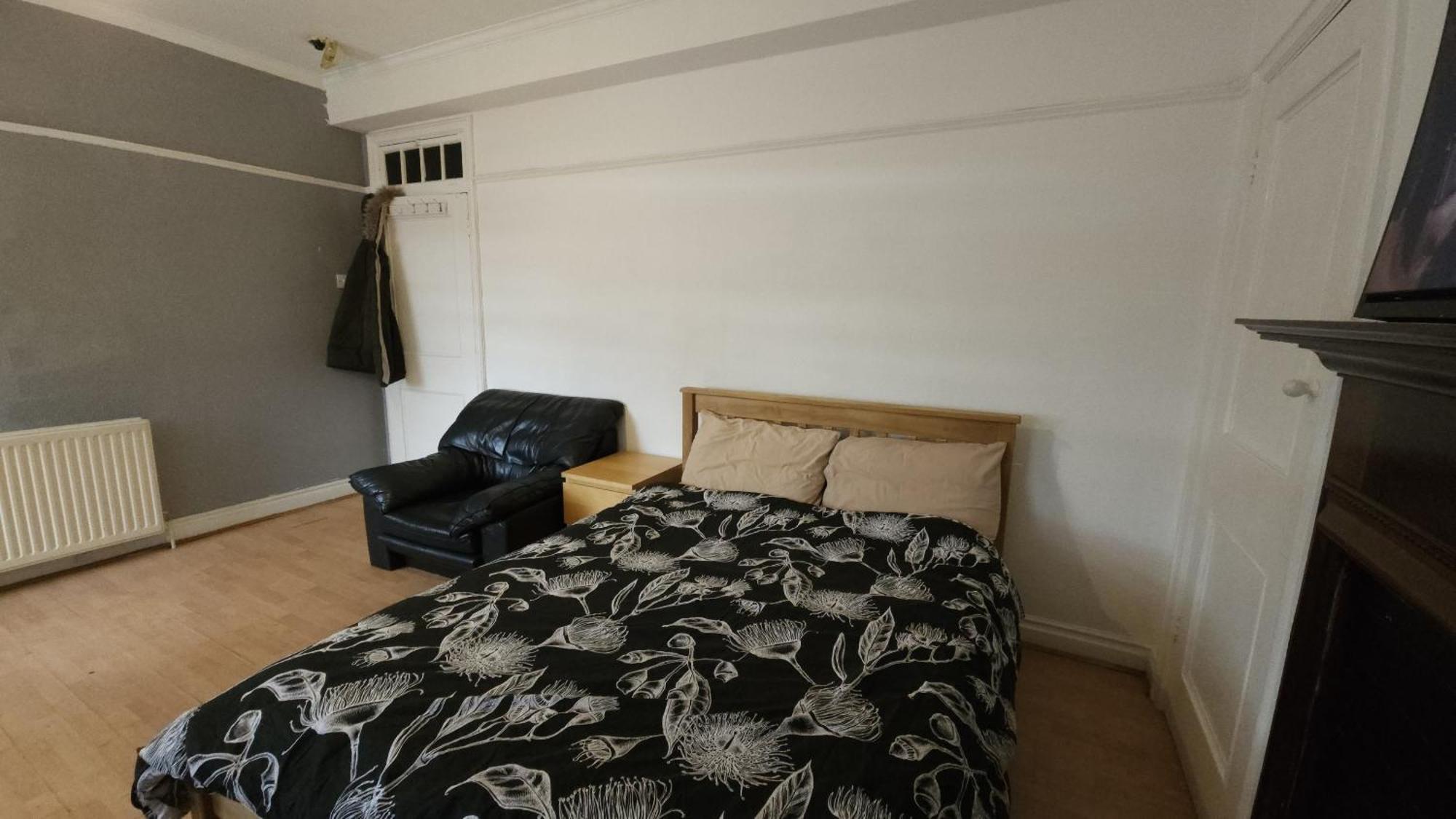 London Edgware Station Apartment Exterior photo