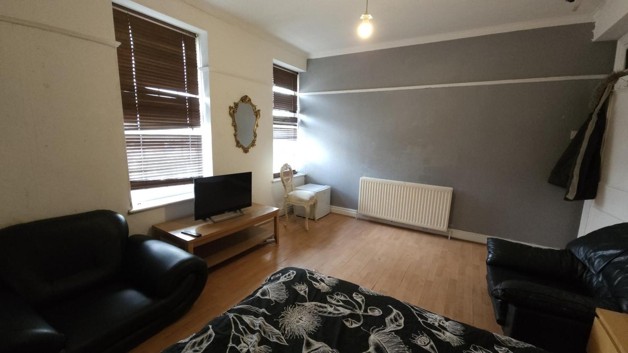 London Edgware Station Apartment Exterior photo