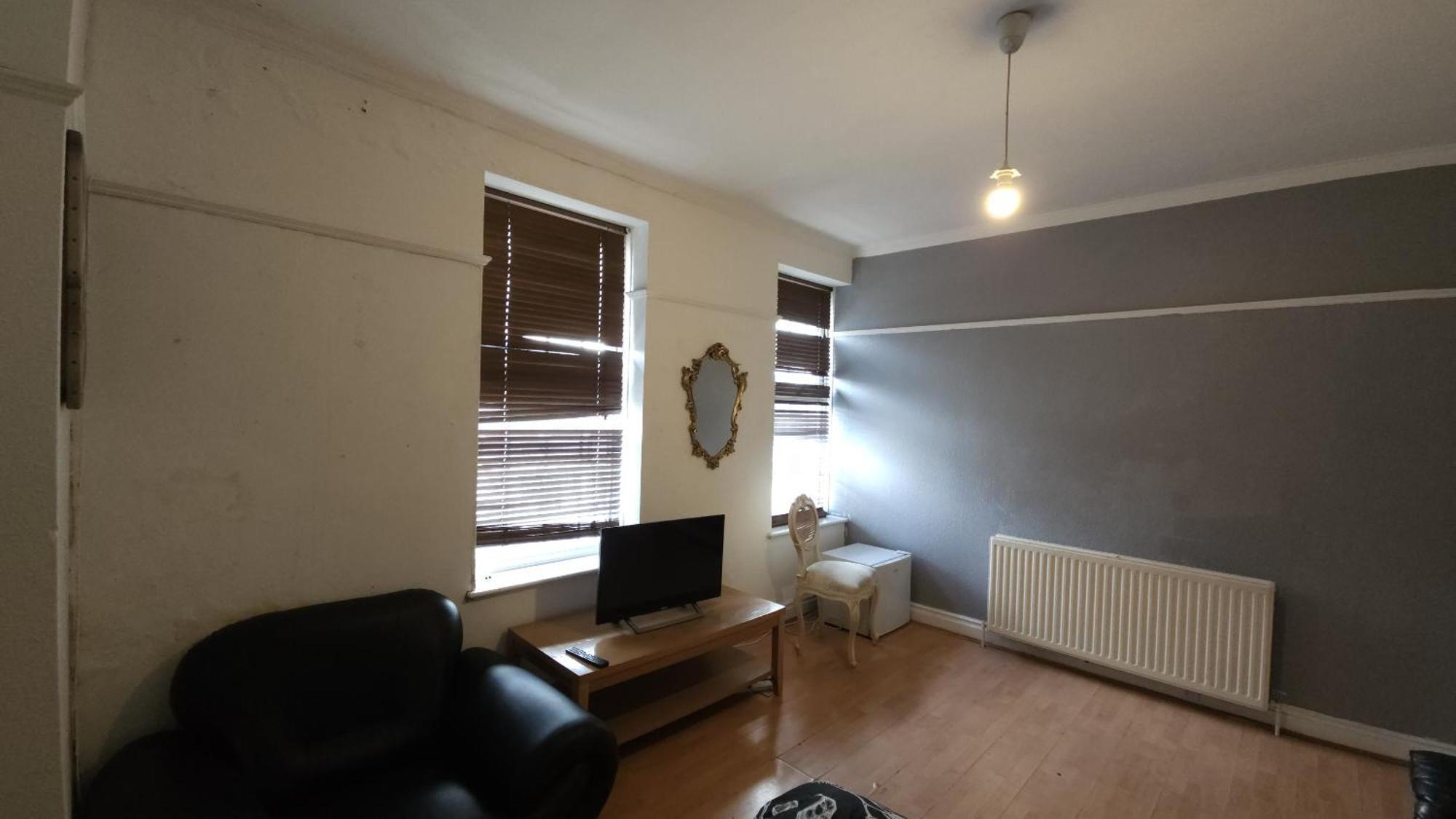 London Edgware Station Apartment Exterior photo