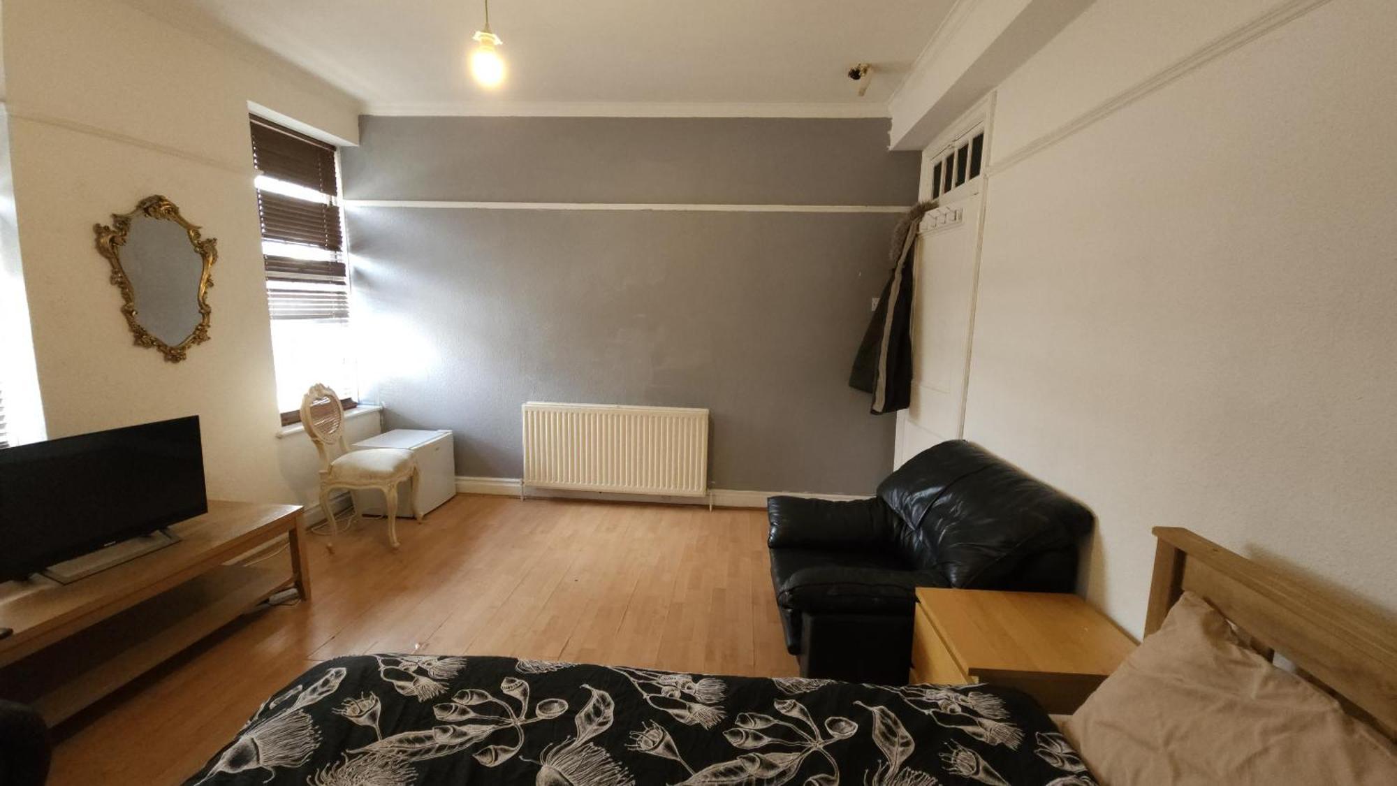 London Edgware Station Apartment Exterior photo