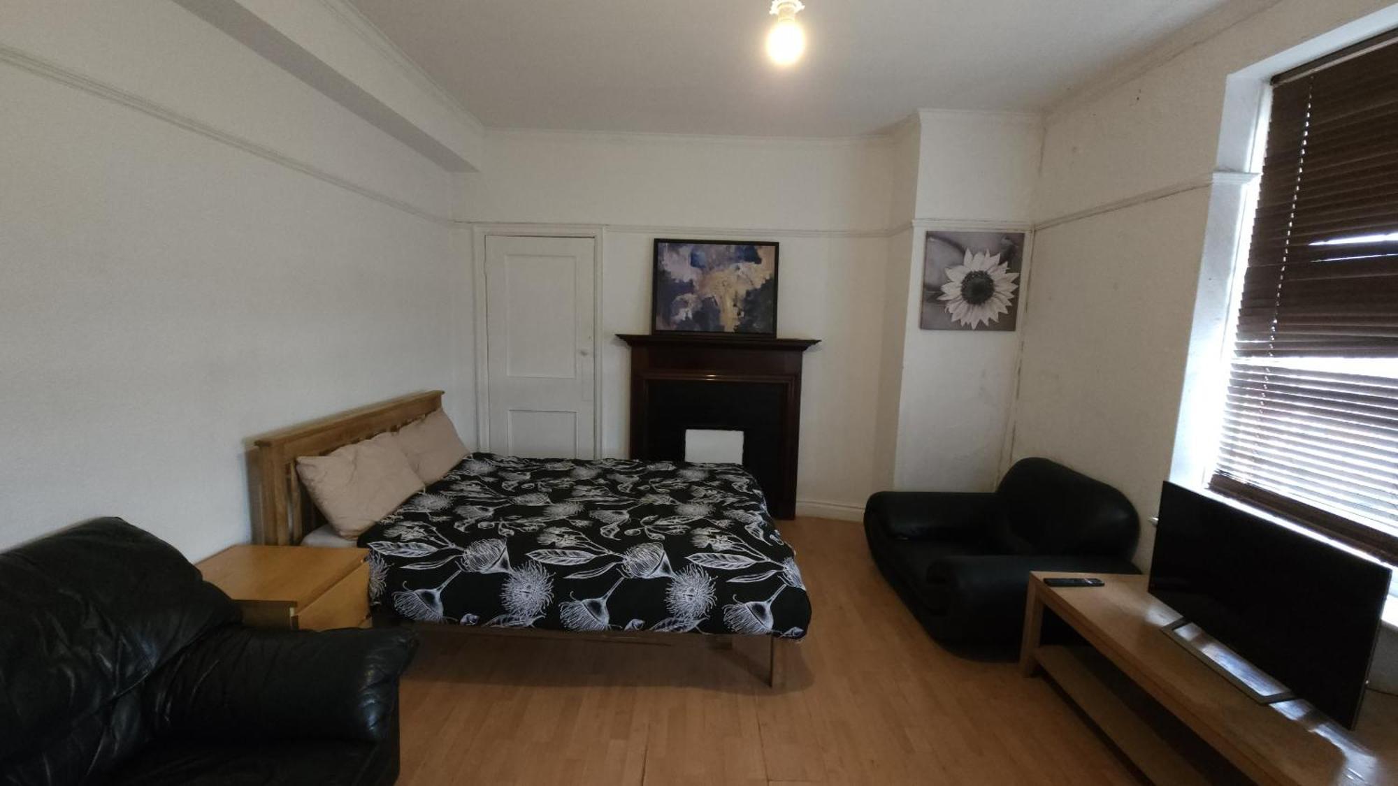 London Edgware Station Apartment Exterior photo
