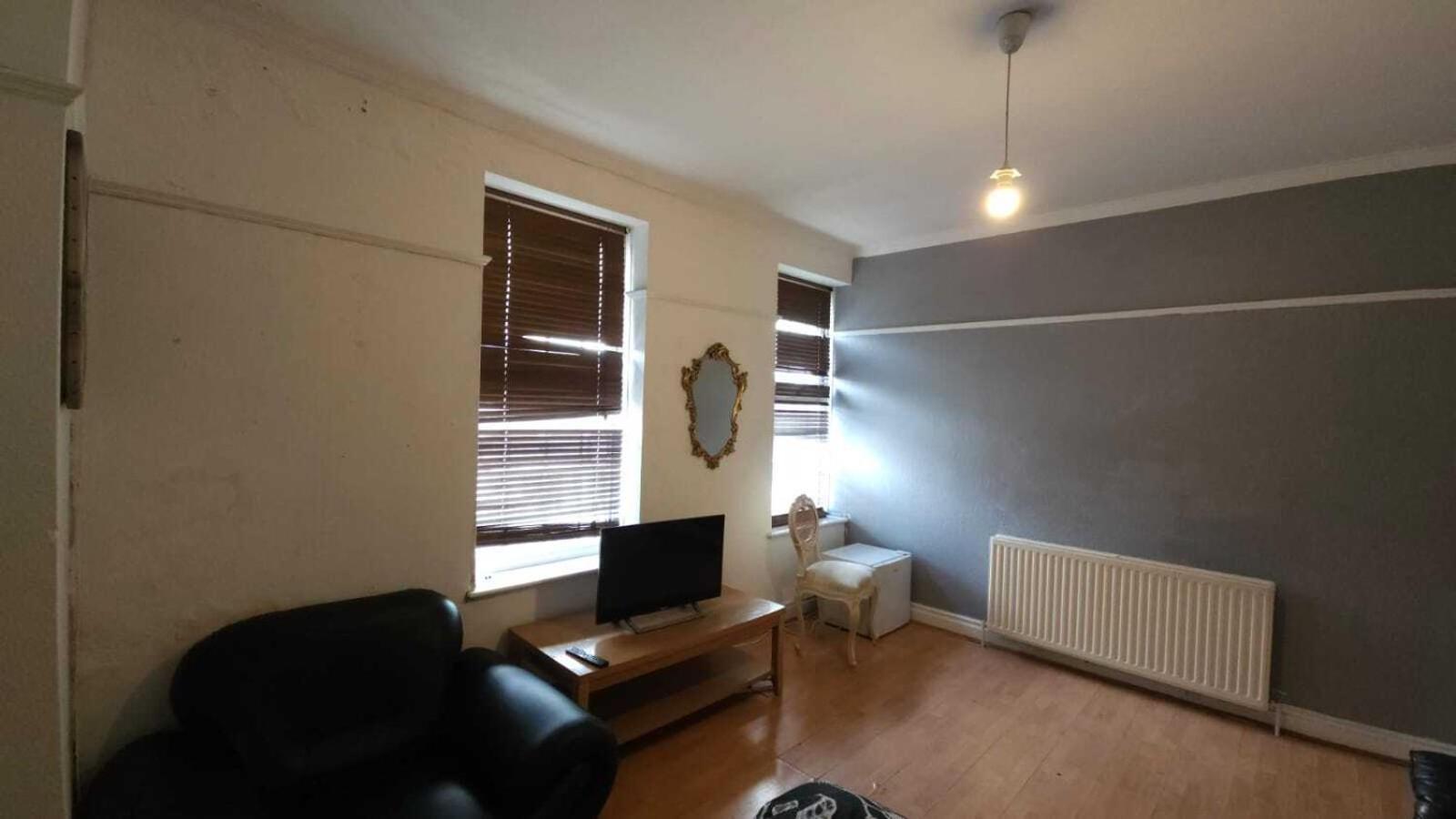 London Edgware Station Apartment Room photo