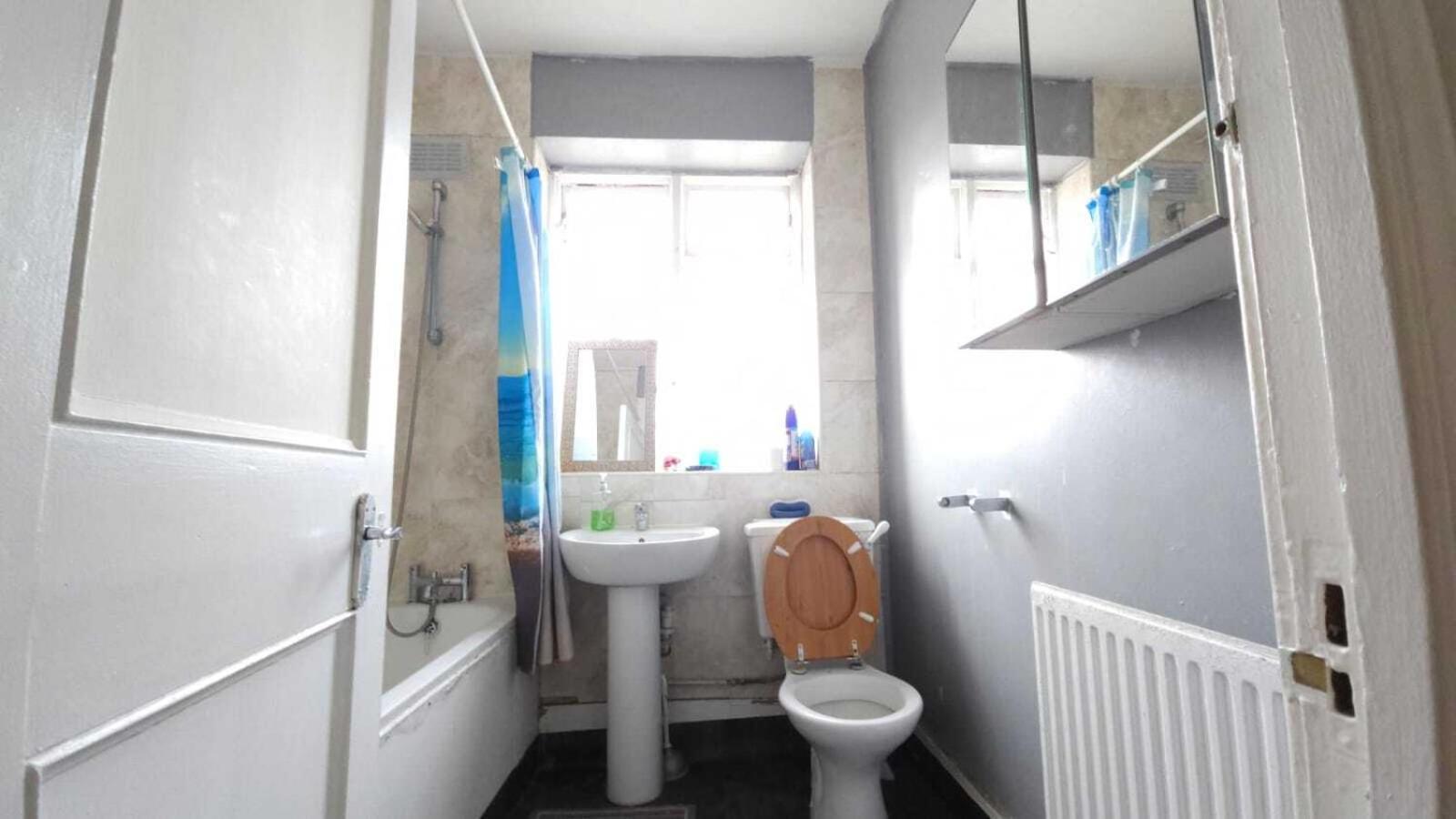 London Edgware Station Apartment Room photo