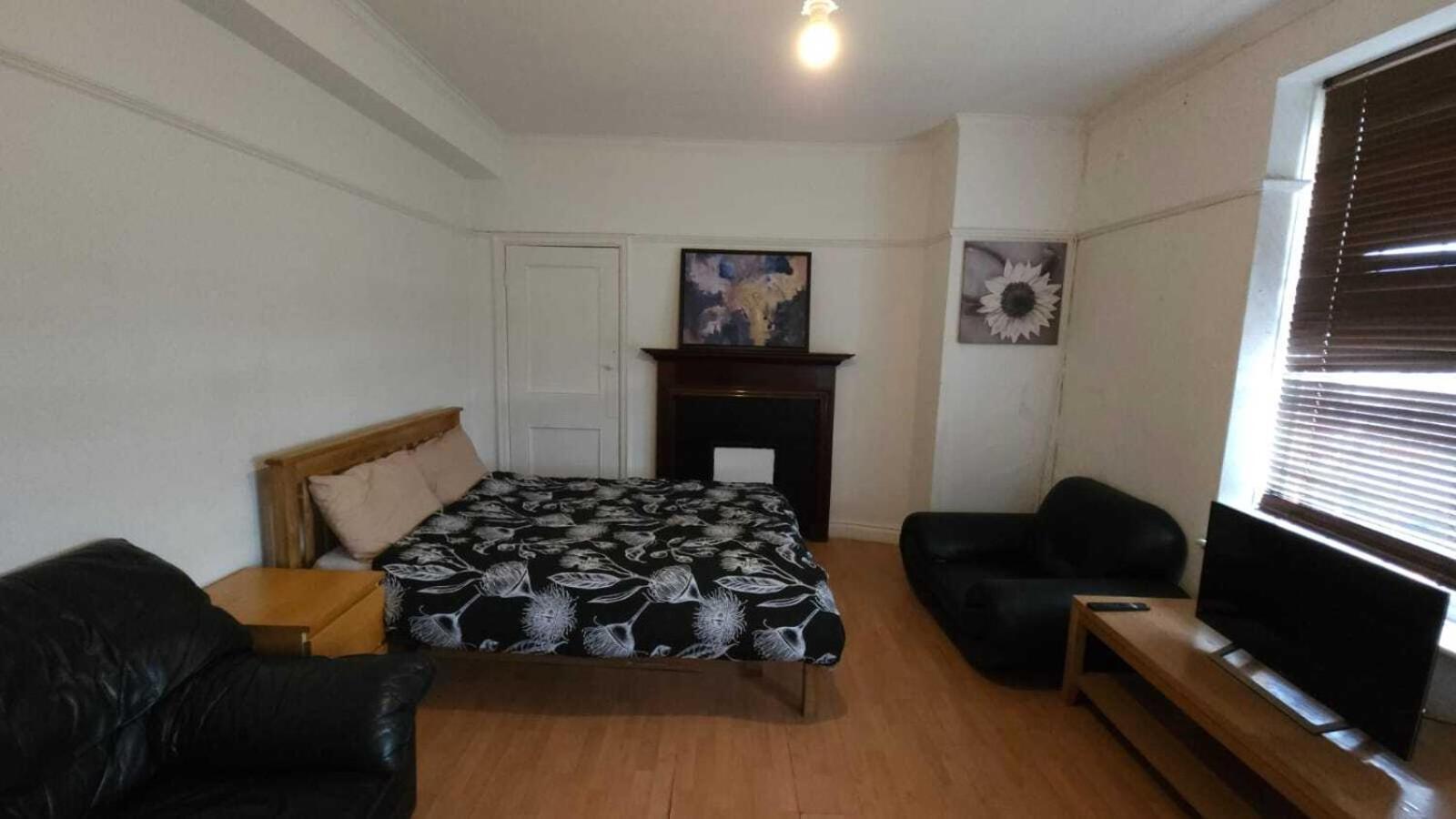 London Edgware Station Apartment Room photo