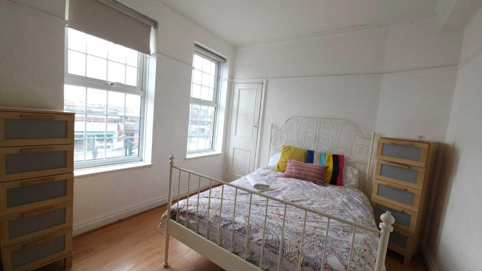 London Edgware Station Apartment Room photo