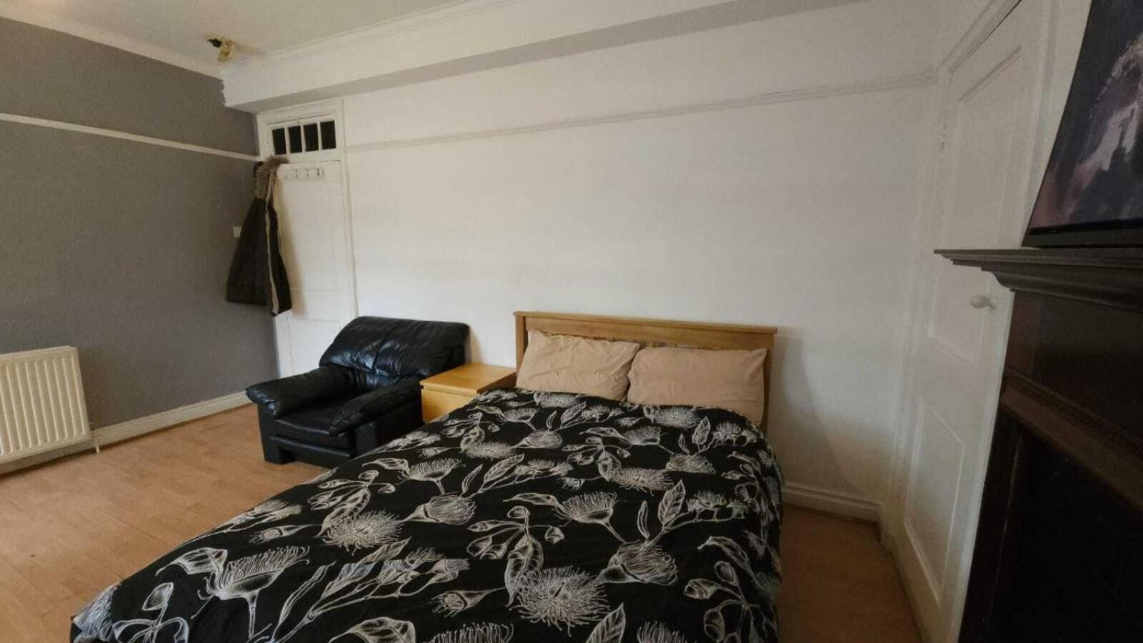 London Edgware Station Apartment Room photo