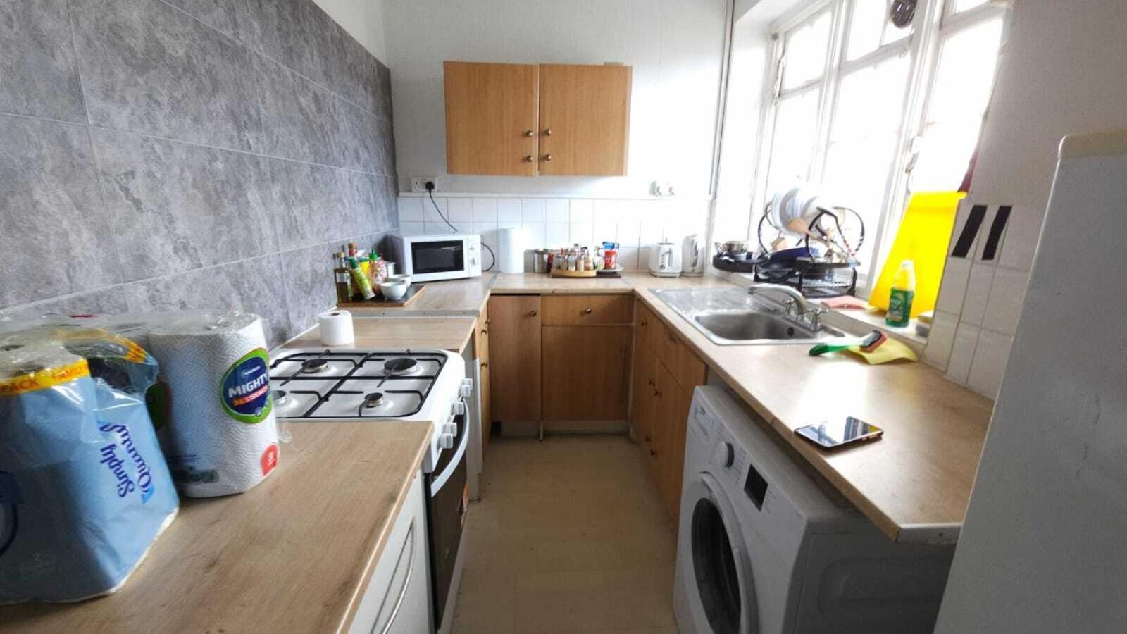 London Edgware Station Apartment Room photo