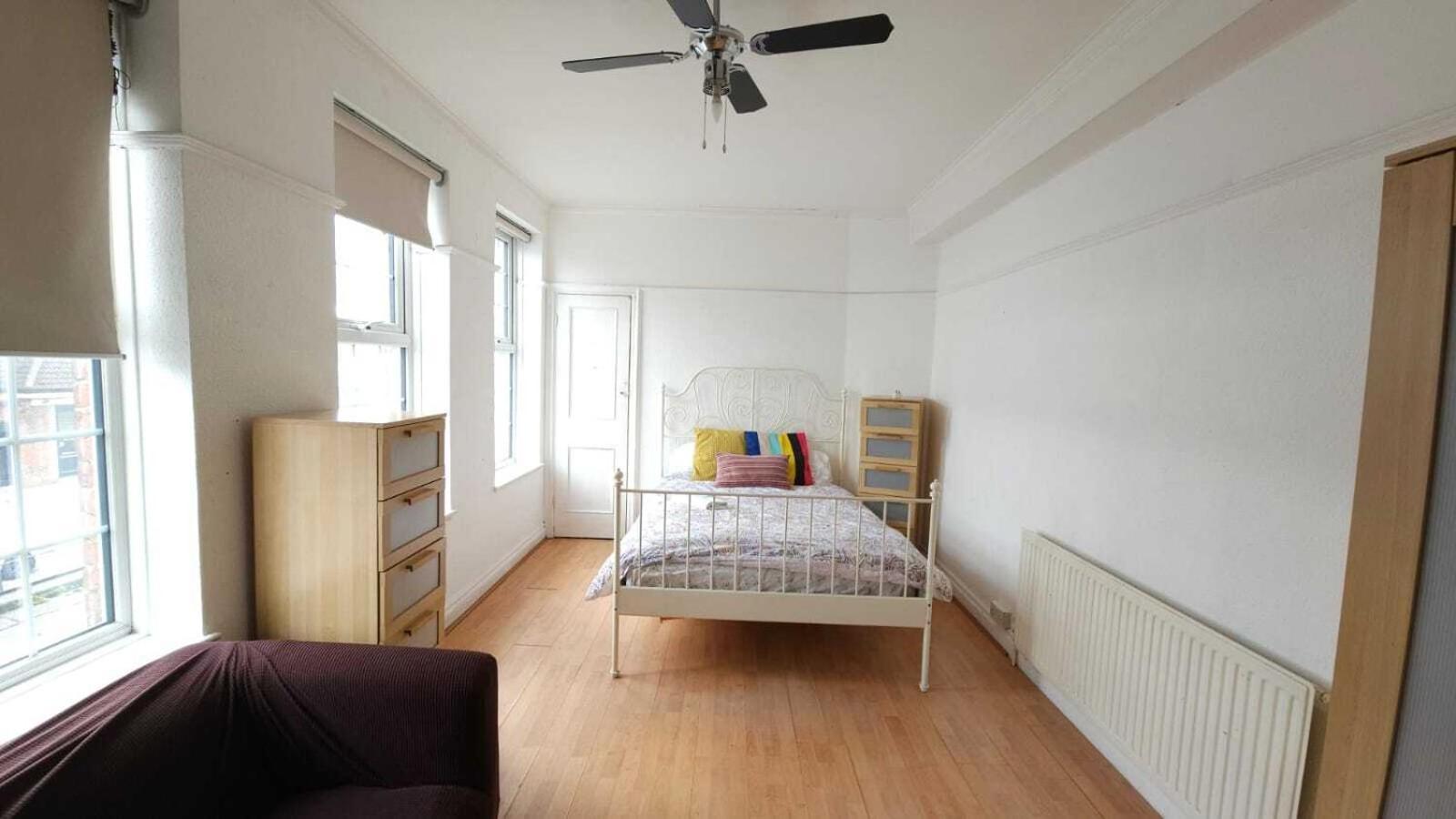 London Edgware Station Apartment Room photo
