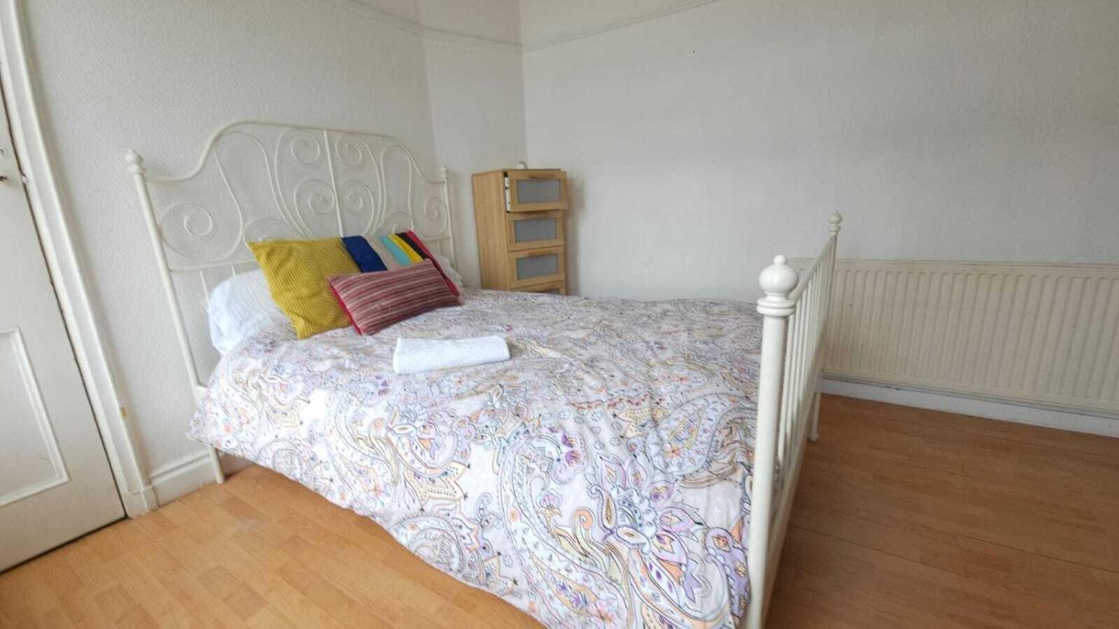 London Edgware Station Apartment Room photo